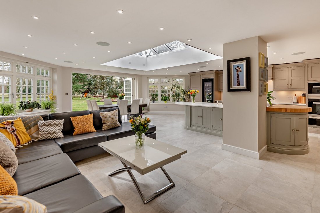 House in Chobham, England 4 - 18280524