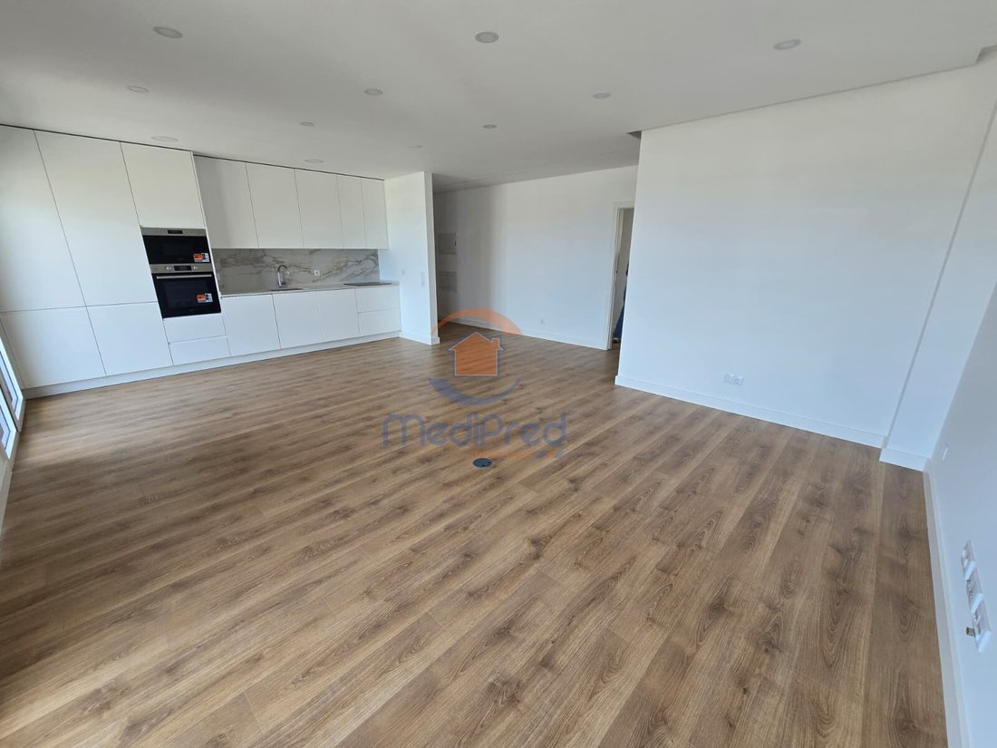 Apartment in Santo António dos Cavaleiros, Lisbon, Portugal 2 - 16995596