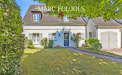 House in Senlis, Hauts-de-France, France 1
