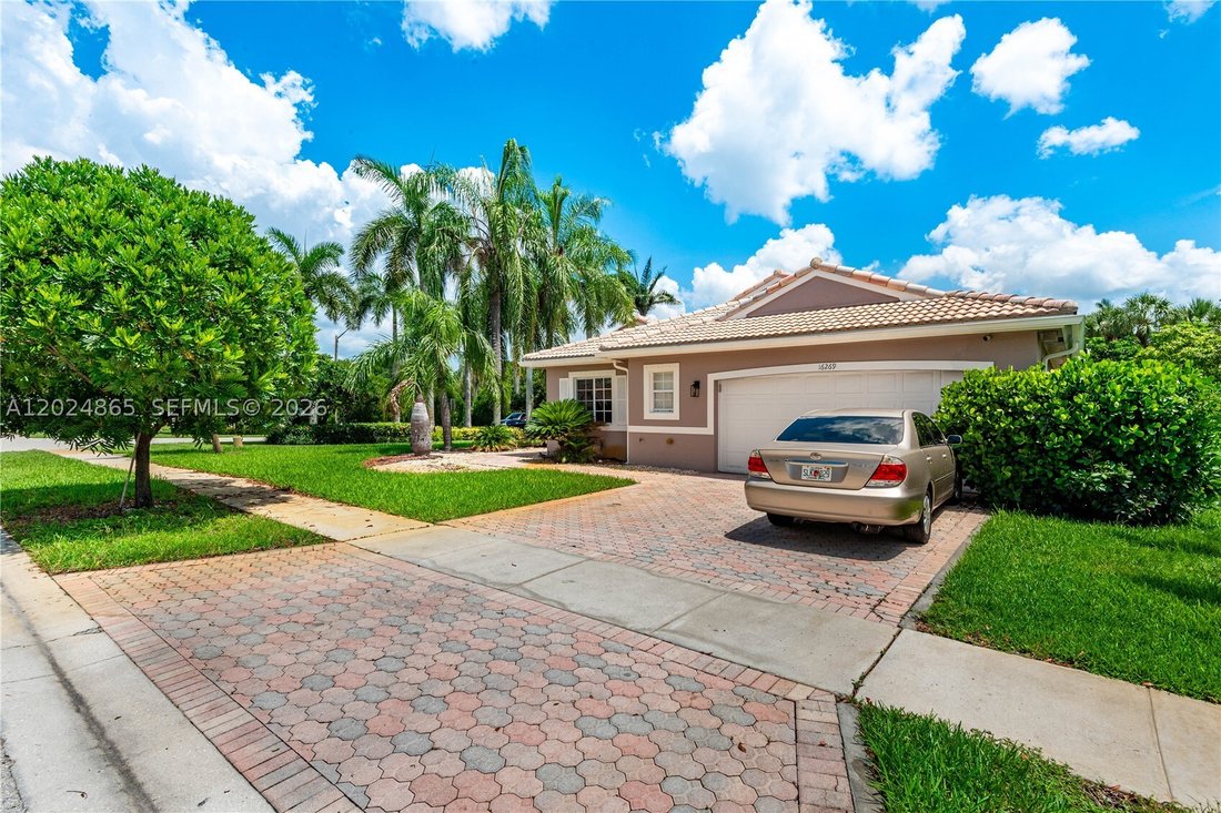 House in Miramar, Florida, United States 1 - 18280435