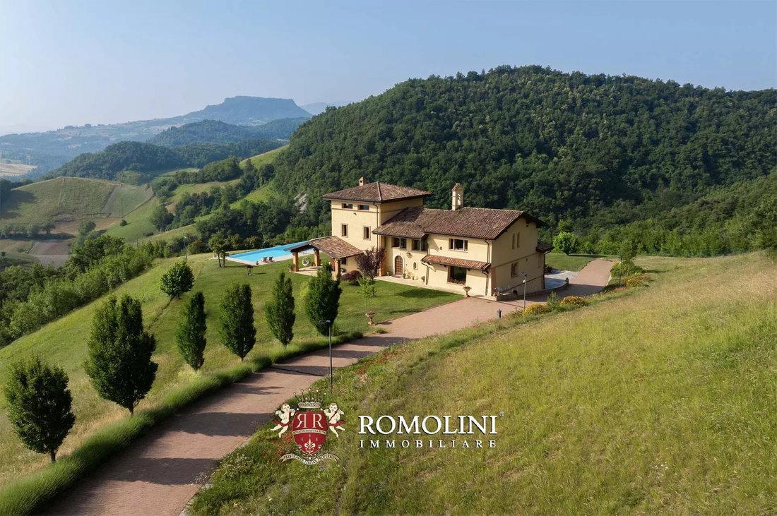 Villa in Canossa, Emilia-Romagna, Italy 1 - 15927885