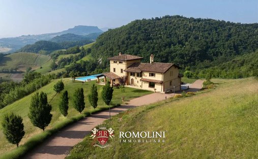Villa in Canossa, Emilia-Romagna, Italy 1