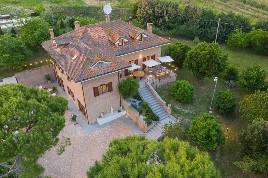 Villa in Corinaldo, Marche, Italy 1 - 18287626