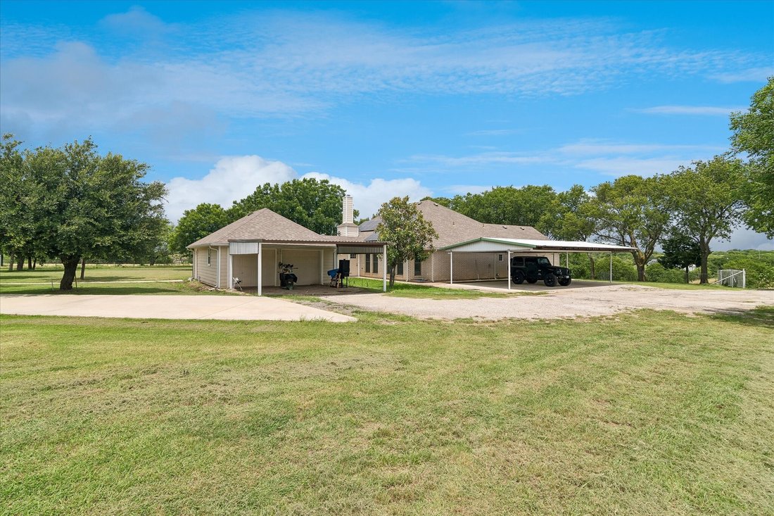 Farm Ranch in Sanger, Texas, United States 3 - 18286094