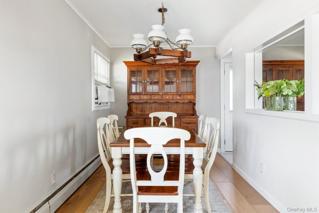 House in West Babylon, New York, United States 4 - 18294960