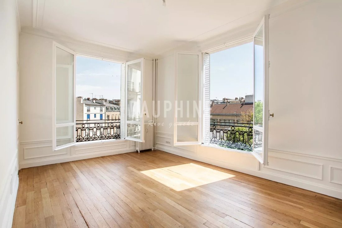 Apartment in Perouses, Paris, Ile-de-France 5 - 18282756