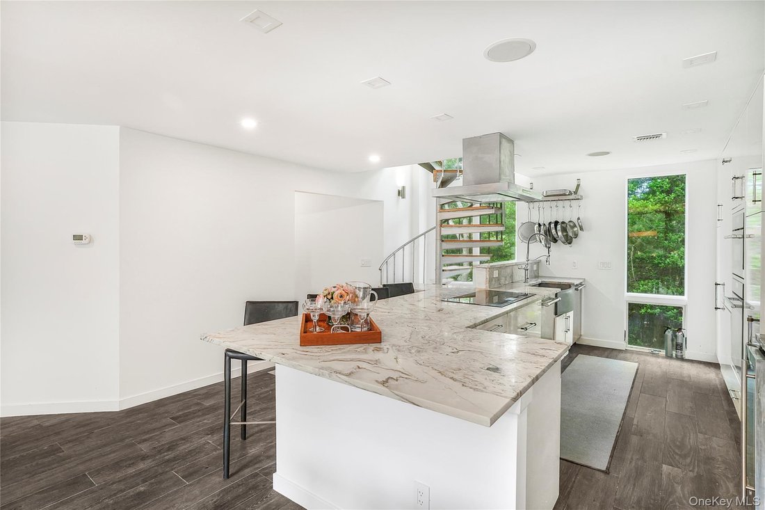 House in Yaphank, New York, United States 4 - 17921434