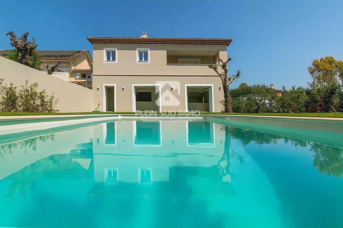 Villa in Grasse, Provence-Alpes-Côte d'Azur, France 1 - 18292473
