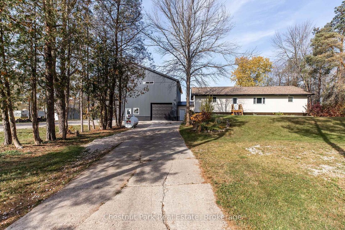 House in Miller Lake, Ontario, Canada 1 - 16705801