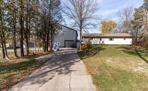 House in Miller Lake, Ontario, Canada 1