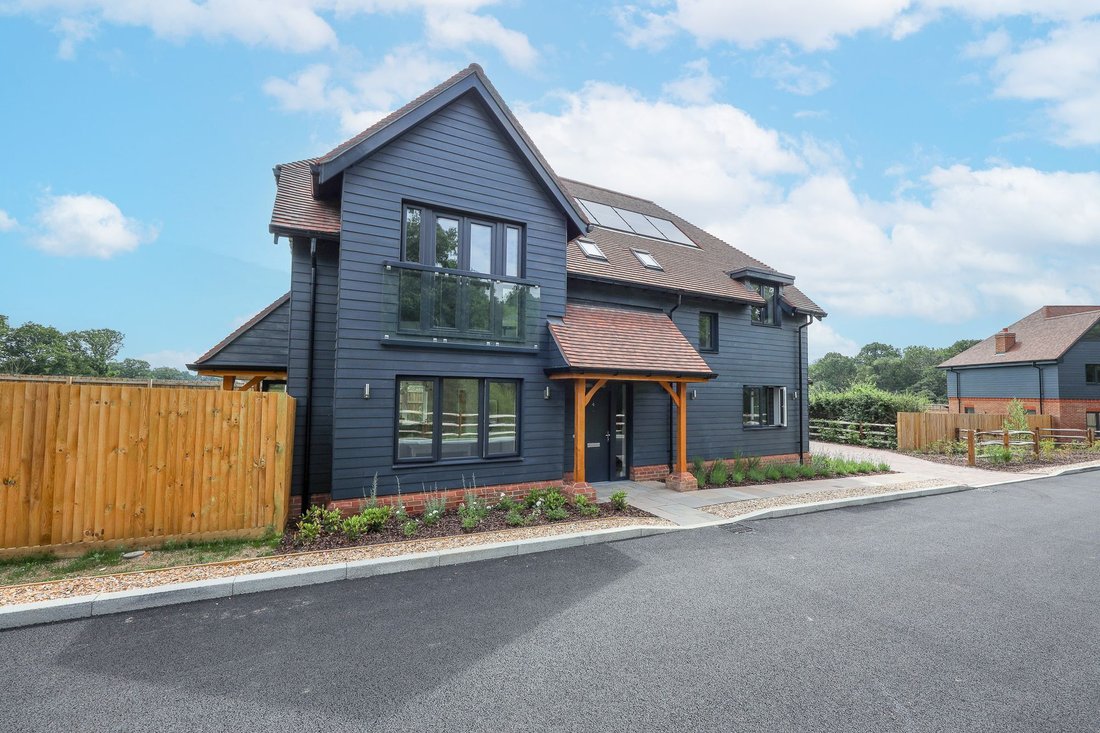 House in Goddards Green, Copthorne, England 1 - 17339639