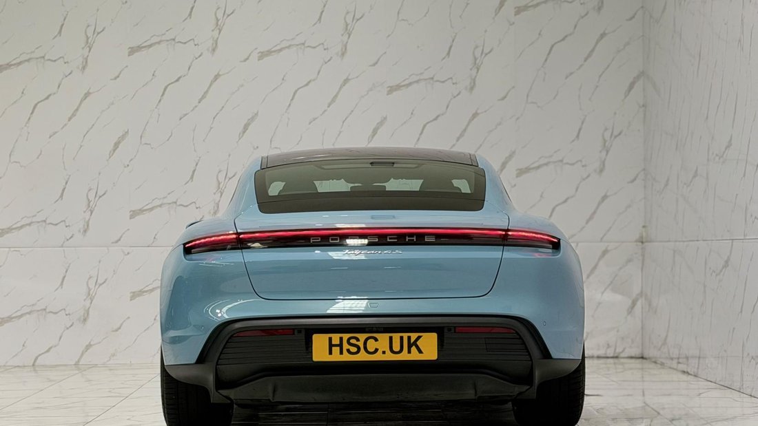 Sedan in Ruislip, United Kingdom 5 - 18236598