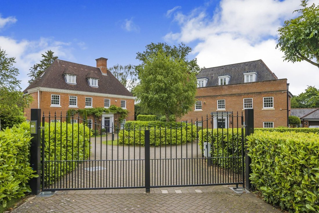 Bungalow in Arkley, Barnet, England 2 - 16917051