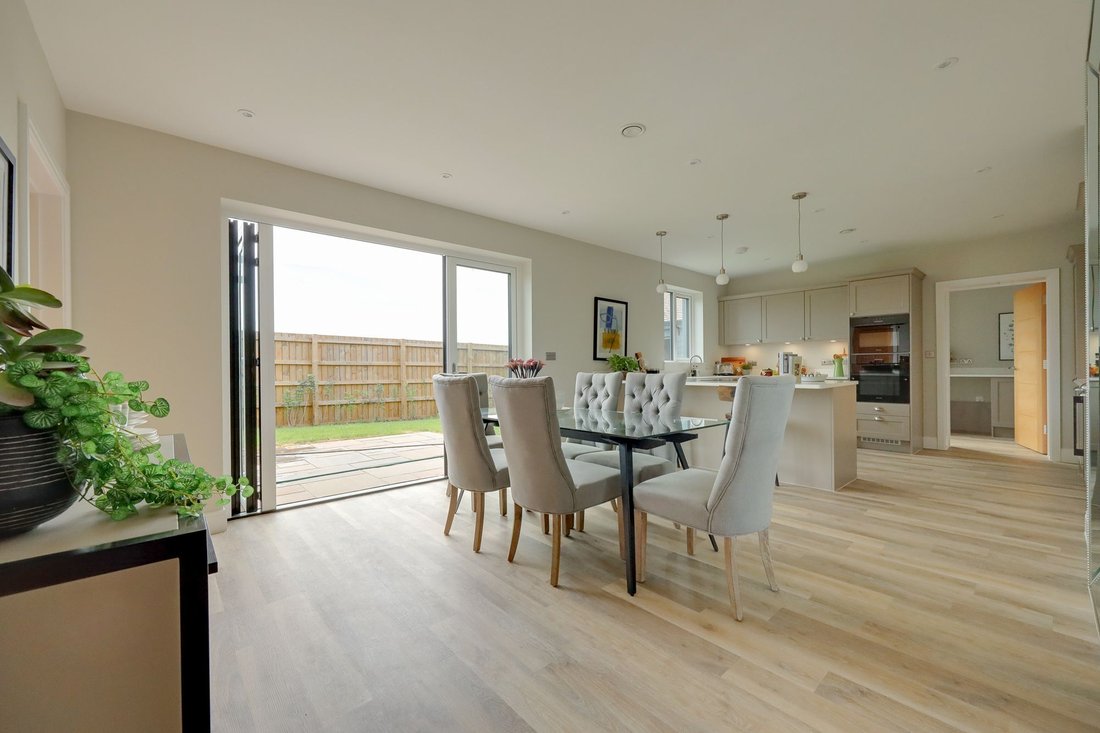 House in Goddards Green, Copthorne, England 3 - 17339639
