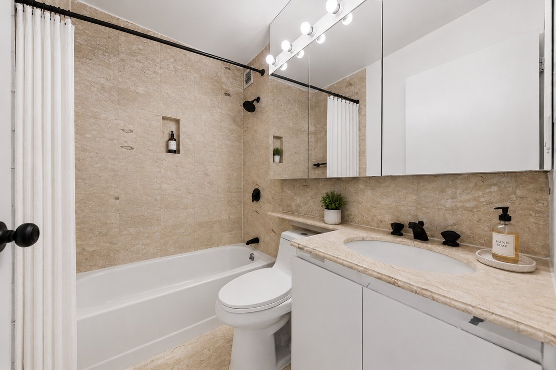 Condo in New York, New York, United States 5 - 18275271