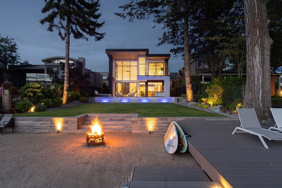 House in Kelowna, British Columbia, Canada 1 - 18281990