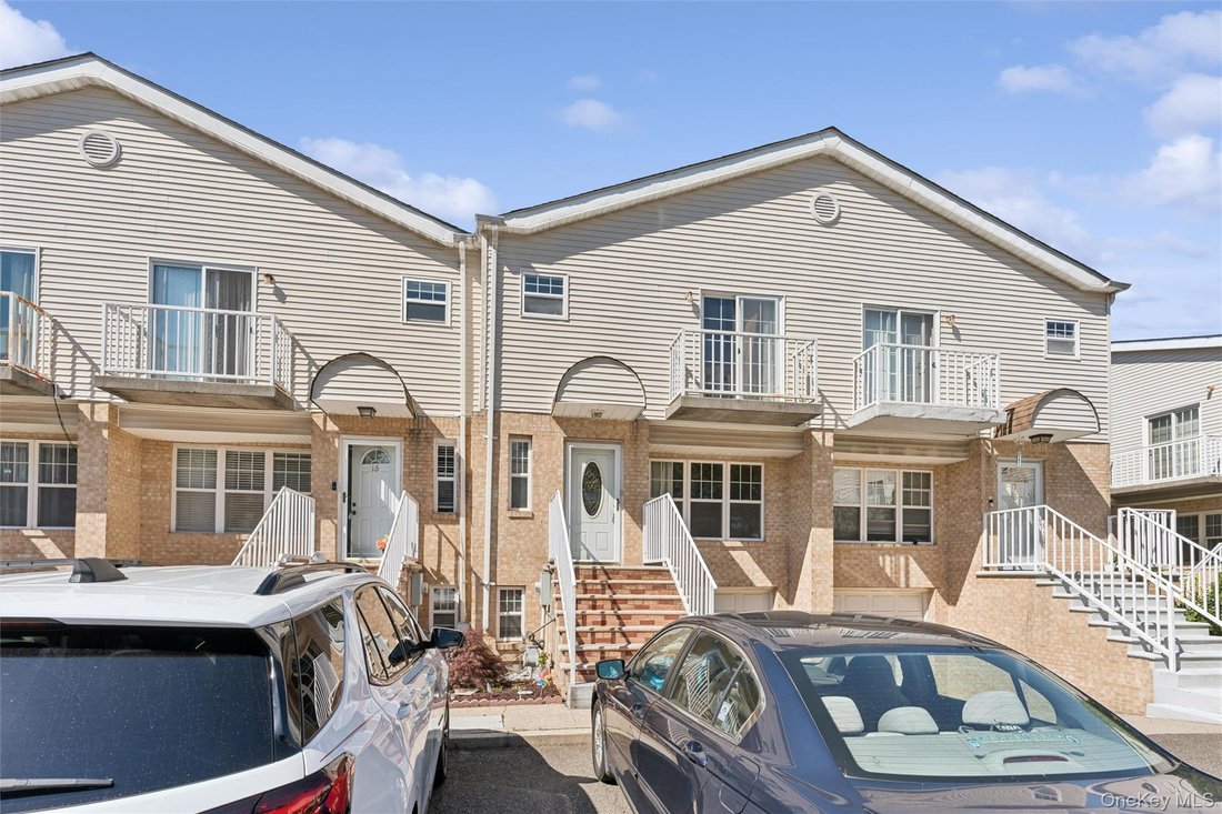 Condo in Elmont, New York, United States 3 - 18281905