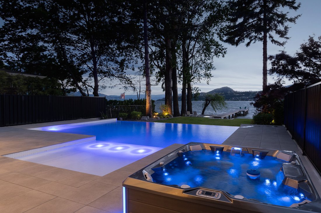 House in Kelowna, British Columbia, Canada 4 - 18281990