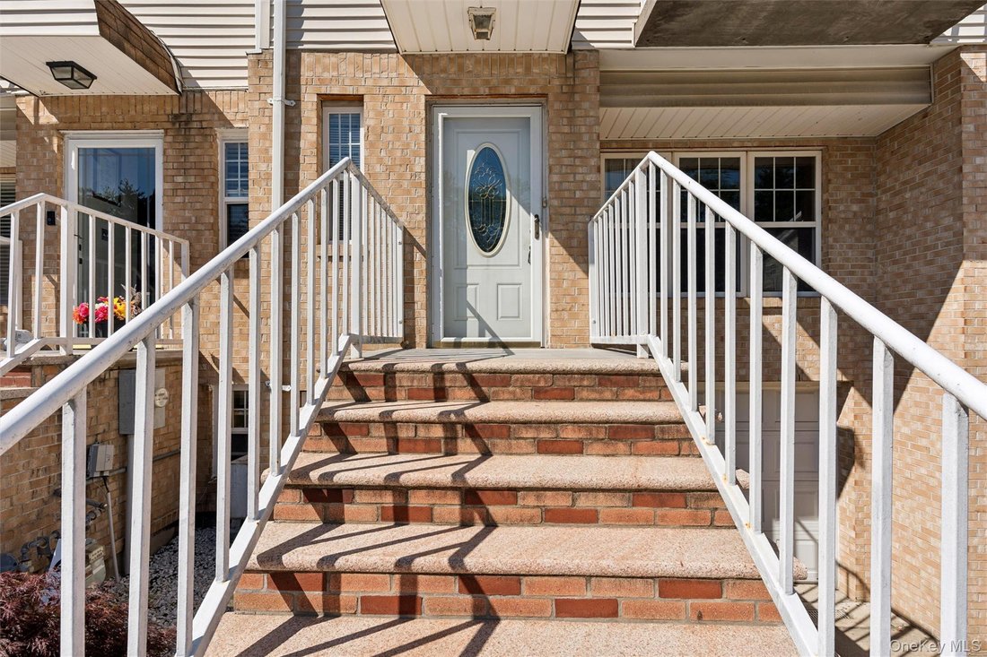 Condo in Elmont, New York, United States 5 - 18281905