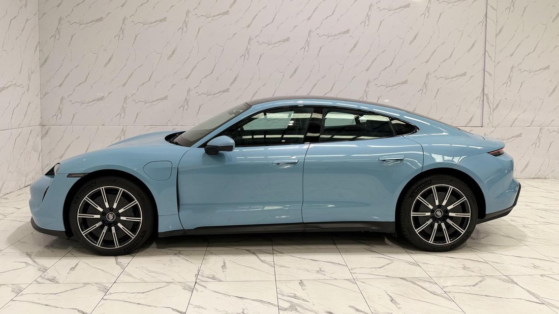 Sedan in Ruislip, United Kingdom 4 - 18236598