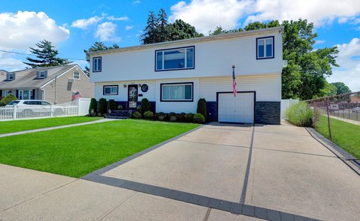 House in East Meadow, New York, United States 1