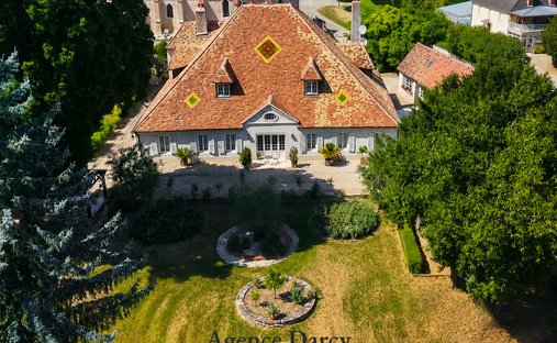 Estate in Centre Ville, Beaune, France 1