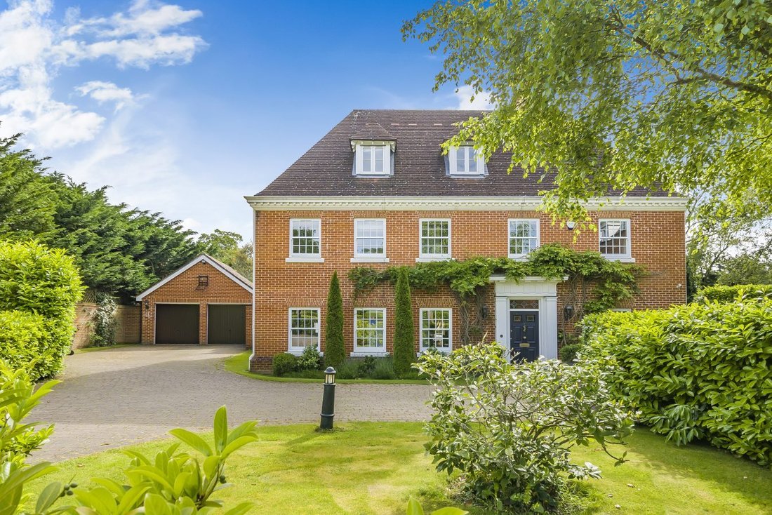 Bungalow in Arkley, Barnet, England 1 - 16917051
