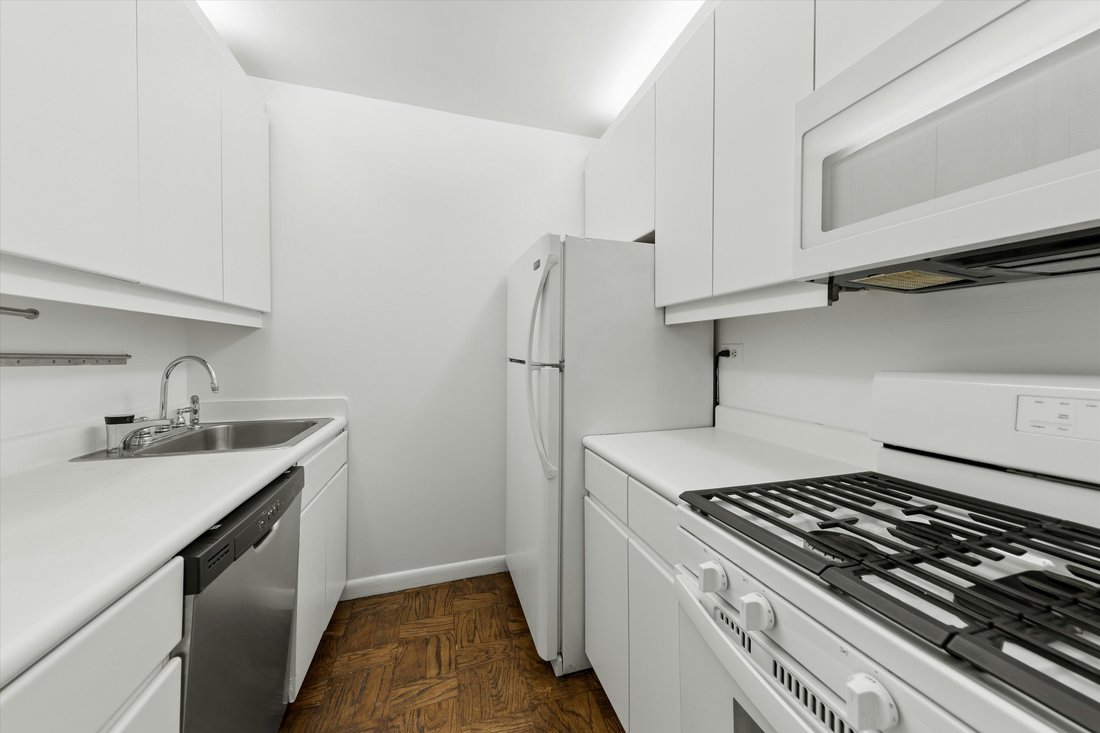 Condo in New York, New York, United States 4 - 18275271