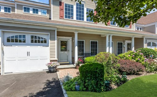 Condo in West Sayville, New York, United States 1