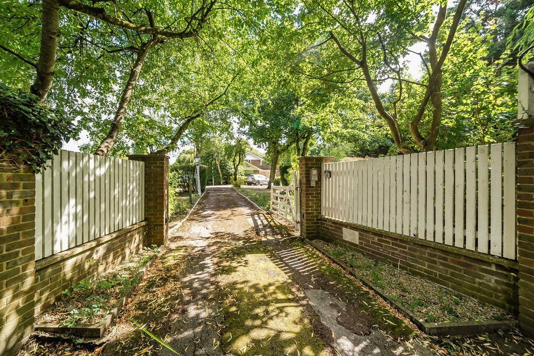 House in Barnet, England 2 - 18280173