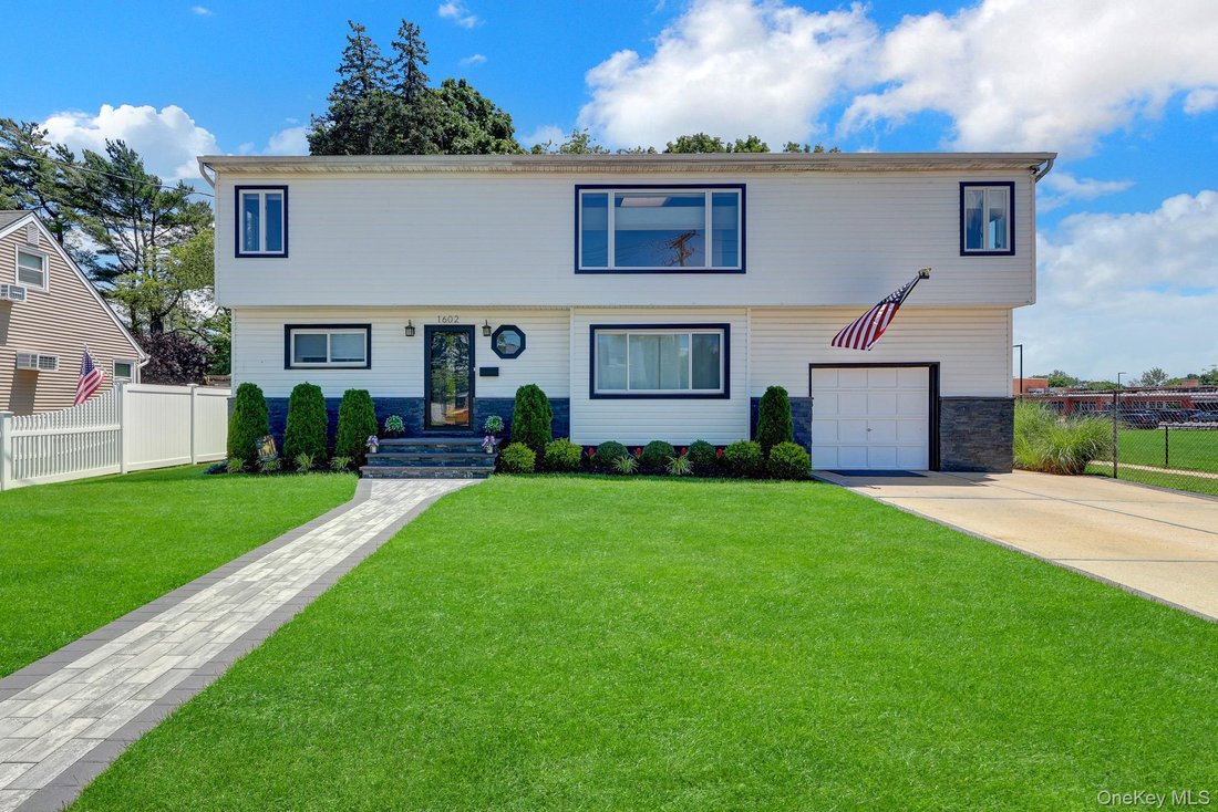 House in East Meadow, New York, United States 2 - 18280168