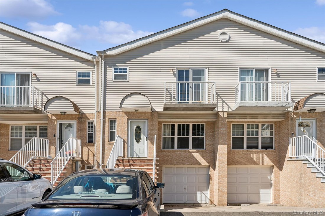 Condo in Elmont, New York, United States 4 - 18281905
