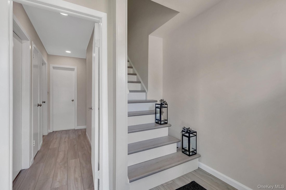 House in East Meadow, New York, United States 4 - 18280168