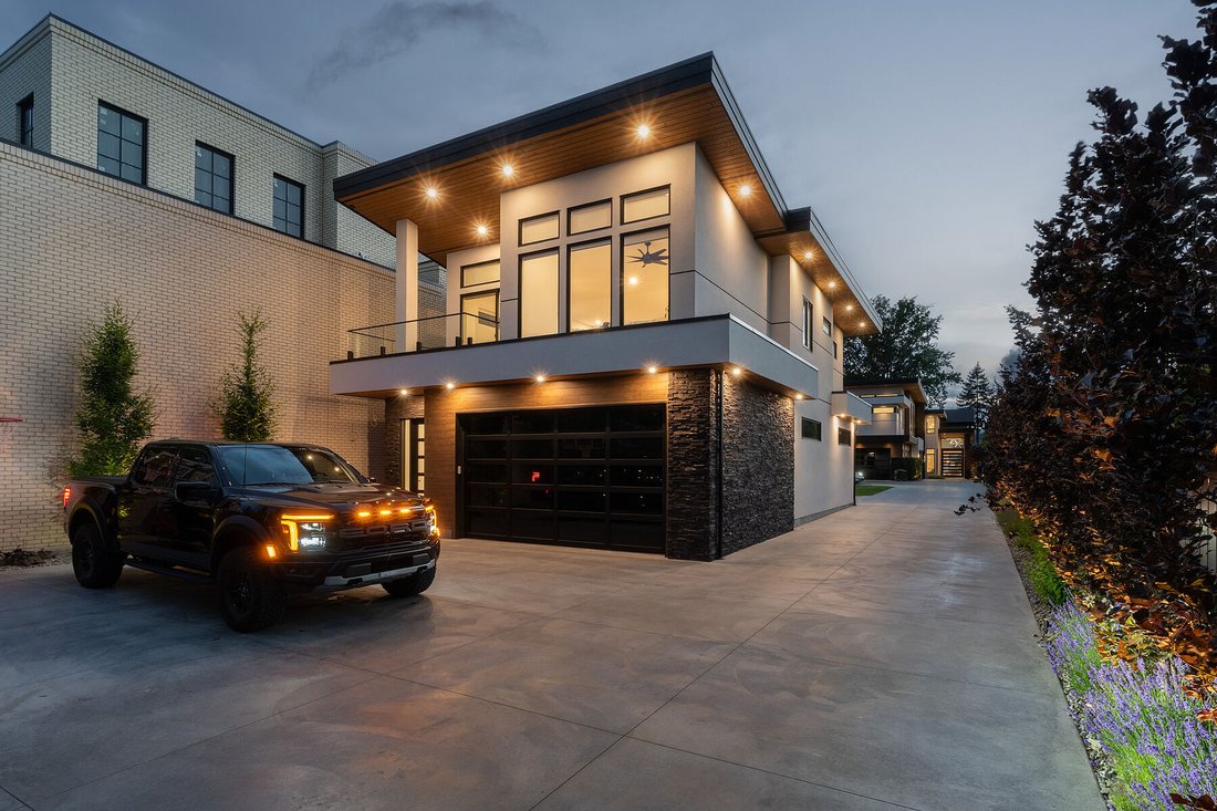 House in Kelowna, British Columbia, Canada 5 - 18281990