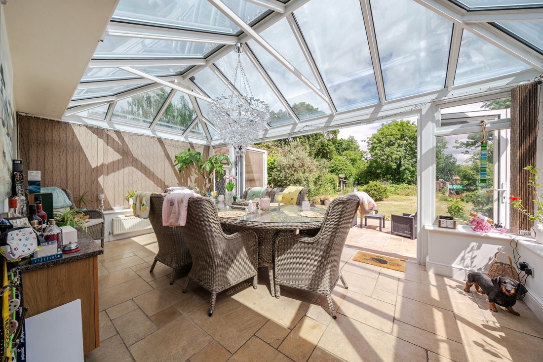 Chalet in Abbotswood, Guildford, England 4 - 18280120