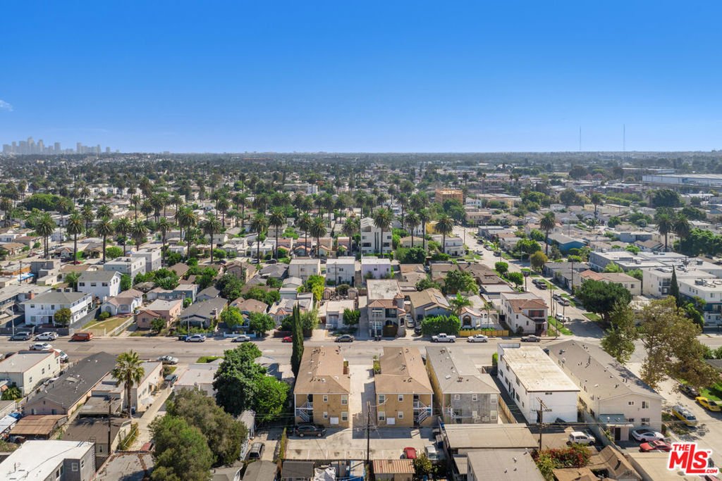 Los Angeles, California, United States 4 - 18280093