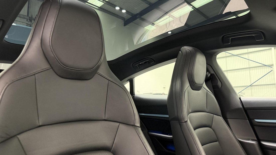 Sedan in Ruislip, United Kingdom 3 - 18236598