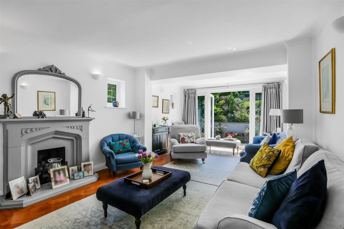 House in Banstead, Reigate and Banstead, England 3 - 18283988