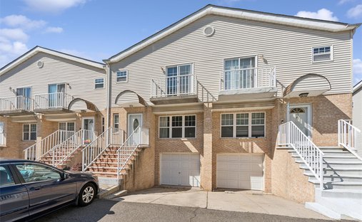 Condo in Elmont, New York, United States 1