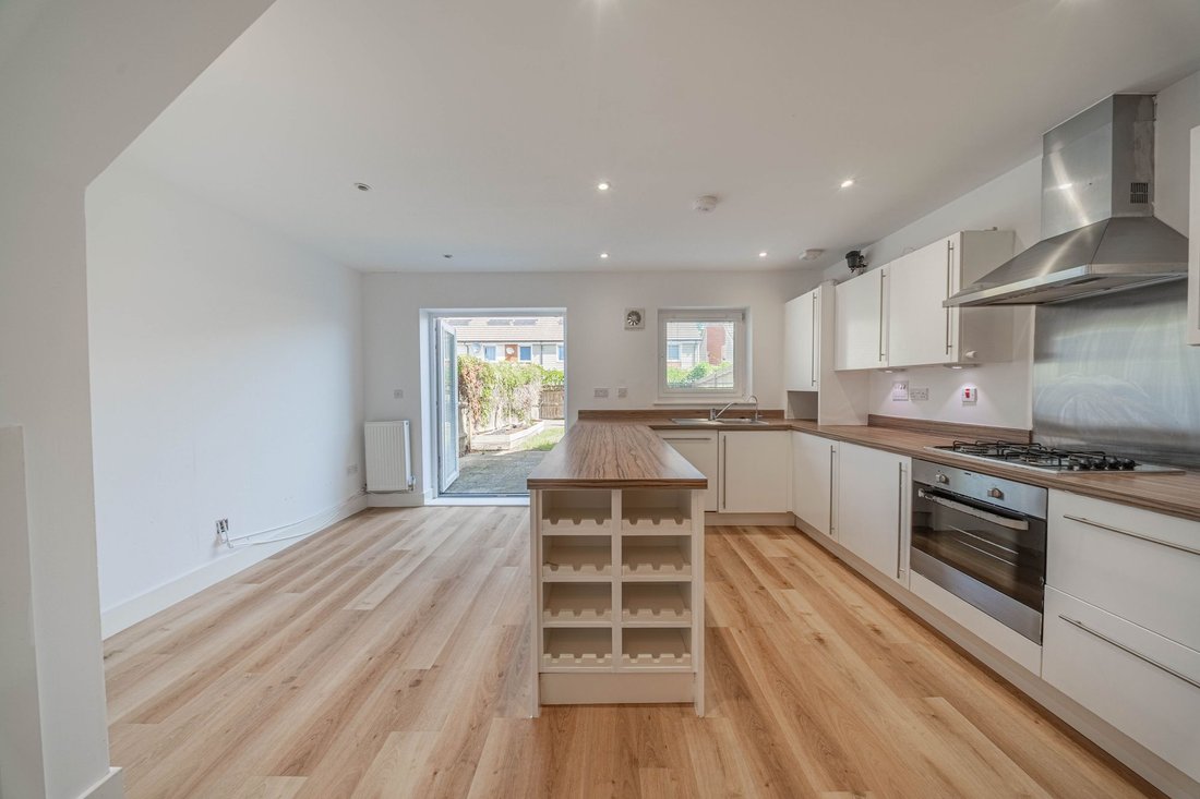 House in Haywards Heath, England 3 - 18282141
