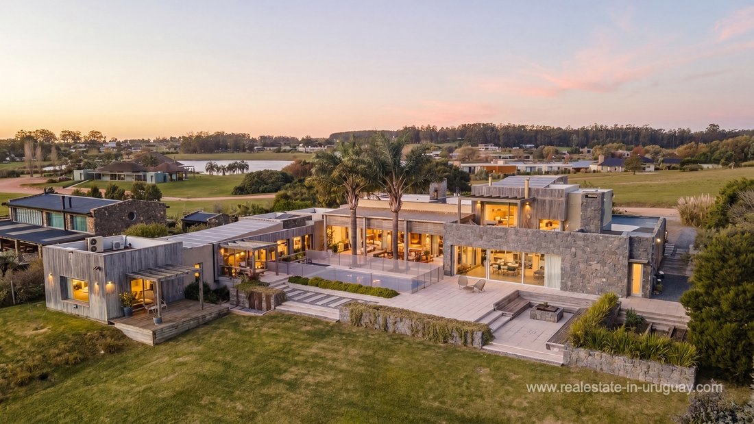 Villa in Chacras del Golf, Maldonado Department, Uruguay 1 - 18295051