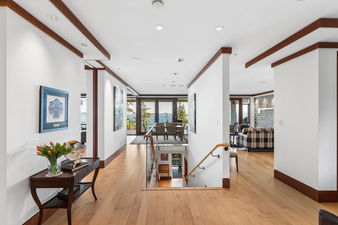 House in West Vancouver, British Columbia, Canada 4 - 18021073