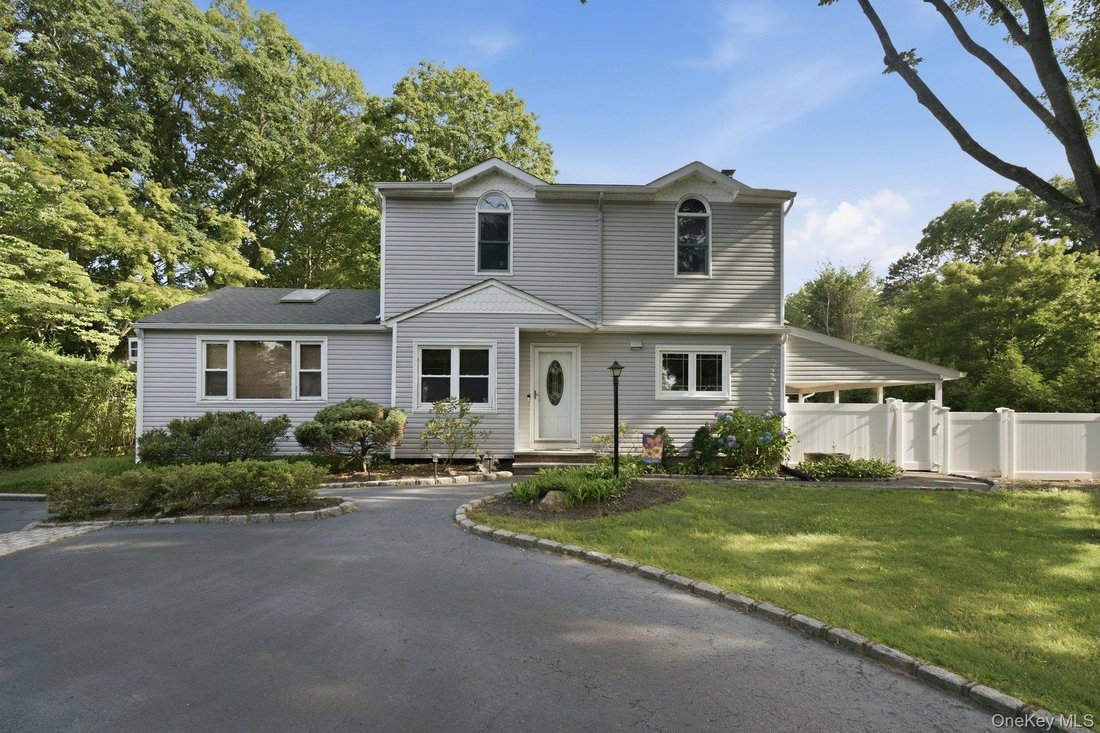 House in Hauppauge, New York, United States 1 - 18294921