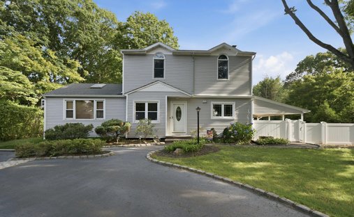 House in Hauppauge, New York, United States 1
