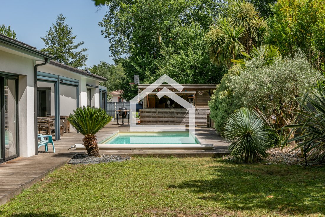 House in Saint-Aubin-de-Medoc, Nouvelle-Aquitaine, France 3 - 18284960