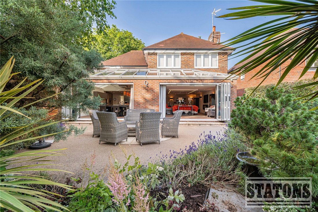 House in Barnet, England 2 - 18290559