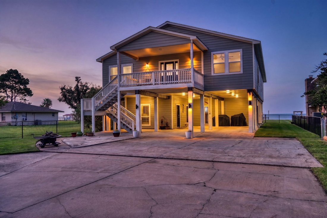 House in Dickinson, Texas, United States 5 - 18284926