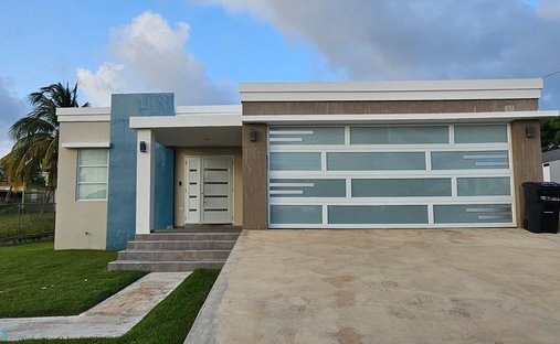 House in Arenales, Aguadilla, Puerto Rico 1