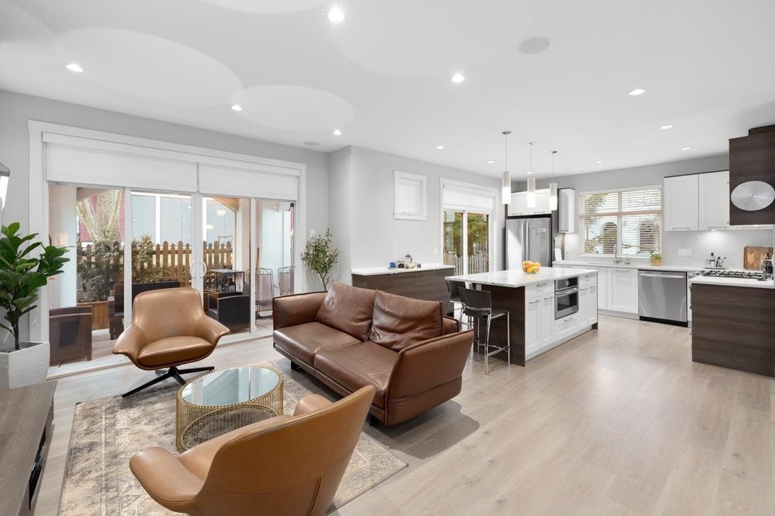 House in Surrey, British Columbia, Canada 2 - 18289220