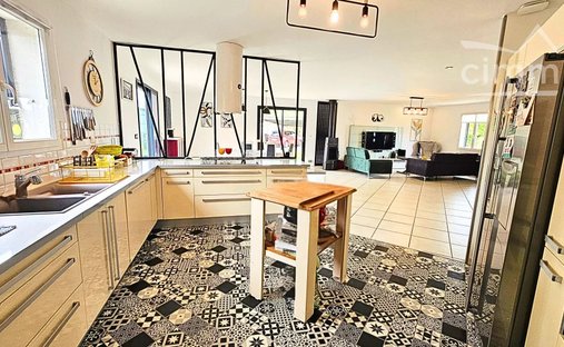 Maison à Nord Ouest, Saint-André-de-Cubzac, France 1